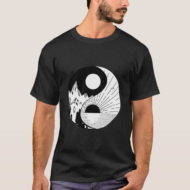 Zen Yin Yang Black White T Shirt (Framsida)