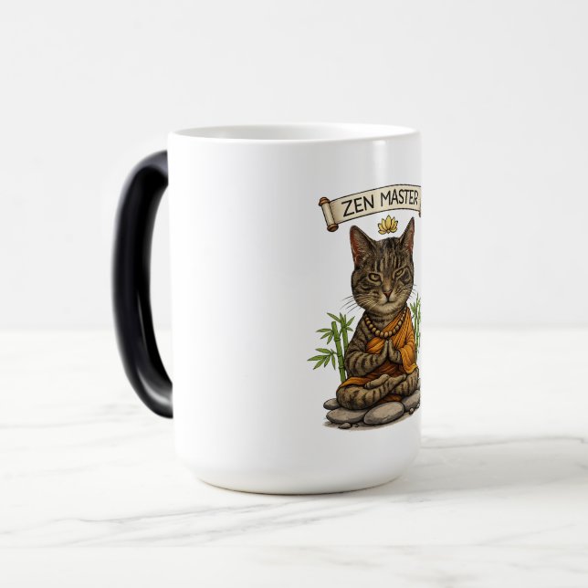 Zenmästarkatt Rolig Avslappnad Grå Tabbykatt Prese Magisk Mugg (Framsida vänster)