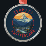 Zermatt Schweiz Retro Distress Circle Julgransprydnad Metall<br><div class="desc">Färgdesign för Zermatt-reflektor. Zermatt,  i kantonen Valais i södra Schweiz,  är en bergsort som är känd för skidåkning,  klättring och vandring.</div>