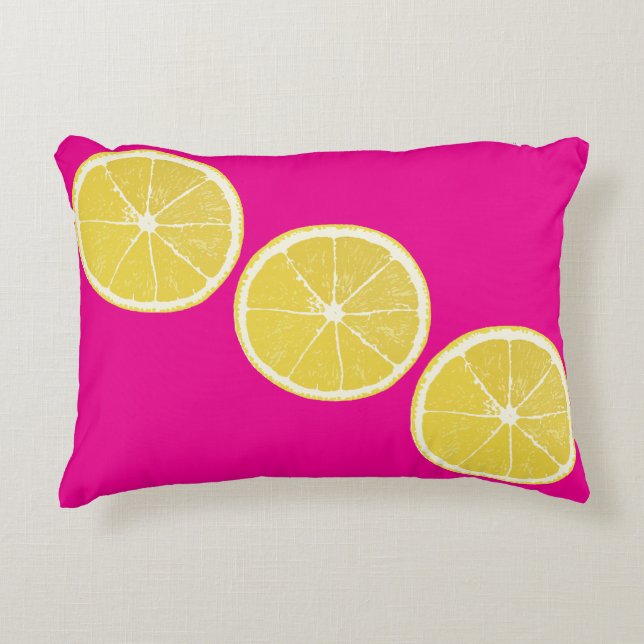 Zesty Lemon on Pink Accent Pillow Prydnadskudde (Framsidan)
