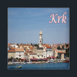 zHR015 KRK City - Kroatien - Fridge Magnet<br><div class="desc">Här hittar du semesterens souvenir. Kategorin innehåller kylmagneter från många platser i Kroatien. Förbluffa vänner och släktingar med de unika souvenirerna från ditt underbara resa! Prova oss!</div>