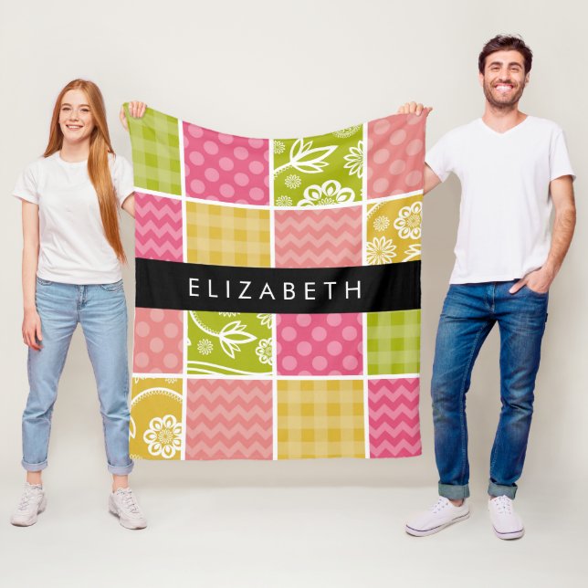 Zigzag, Chevron, Polka dots, Gingham, ditt namn Fleecefilt (På plats)