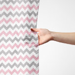 Zigzag Mönster, Chevron Mönster, Rosa, Grått Sjal<br><div class="desc">Elegant,  snyggt och sofistikerad zigzag (chevron) mönster i rosa,  grått och vitt färg. Modern gåva och trendig,  perfekt för Zigzag älskare i livet.</div>