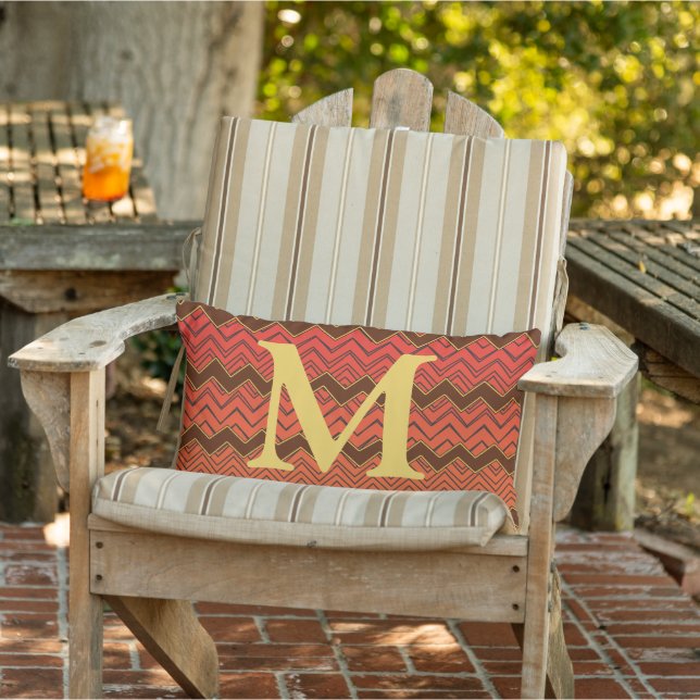 Zigzag Orange Gult Red & Brown Monogram Pillow Utomhuskudde (Stol)