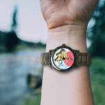 Zinnia Butterfly Nature e Watch Watch Armbandsur<br><div class="desc">Butterfly på zina,  naturen inspirerade armwatch. Bakgrund och svalg fjäril från blå himmel som äter från en ljusröd zinkblomma är bilden med ett ställe för hennes första namn. Visas med ett svart band eller välj mellan många andra färg och mönster. Perfekt för en kvinnlig trädgårdsmästare och/eller naturen älskare.</div>