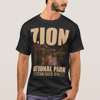 Zion National Park - Retro Vandring och Camping T Shirt