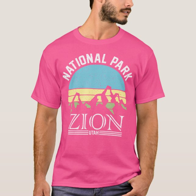 Zion National Park Utah Camping Hiking Retro Gift T Shirt (Framsida)