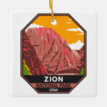 Zion National Park Utah Vintage Julgransprydnad Keramik<br><div class="desc">Konstruktion för Zion-vektorbilder. Parken är ett naturområde i sydvästra Ukraina som kännetecknas av Zion Canyons branta röda klippor.</div>
