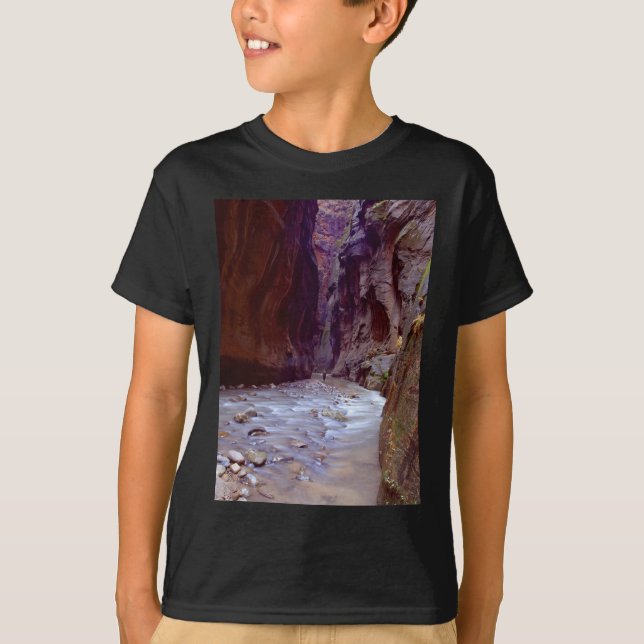 Zion trångt pass som fotvandrar till och med t shirt (Framsida)