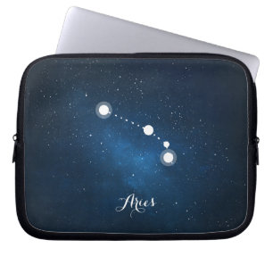 Zodiac för vädur för astrologiblåttnebulaen laptop sleeve