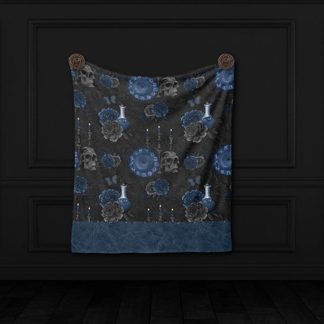 Zodiac Magic | Mörk Blått Gothic Skull Ro Fleecefilt (Skapare uppladdad)