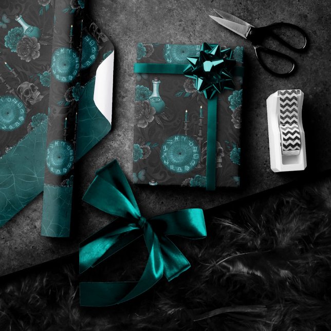 Zodiac Magic | Mörk Teal Grönt Gothic Skull Ro Presentpapper (Skapare uppladdad)