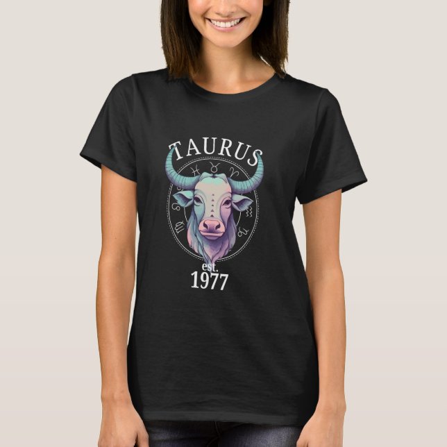 Zodiac Taurus Bull Born in 1977 T Shirt (Framsida)