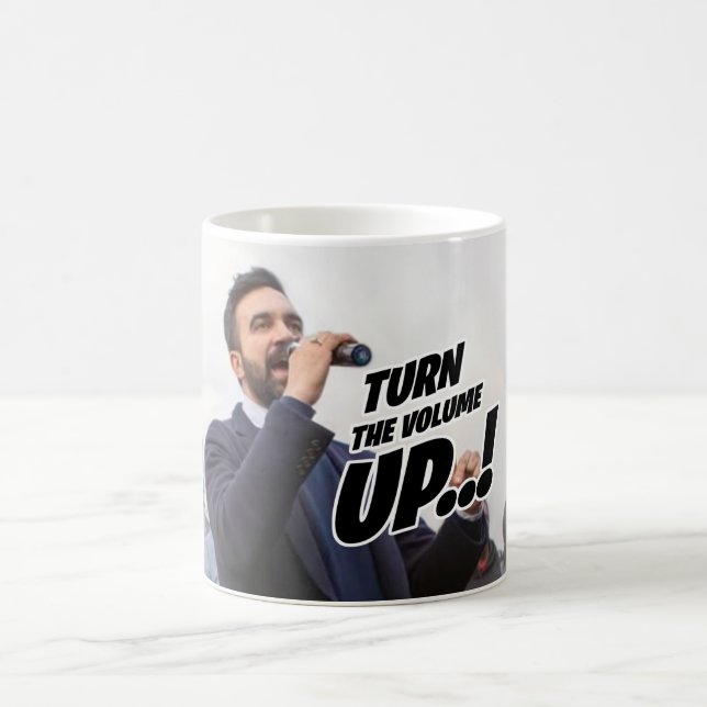 Zohran Mamdani - Turn the Volume Up Mug Kaffemugg (Center)