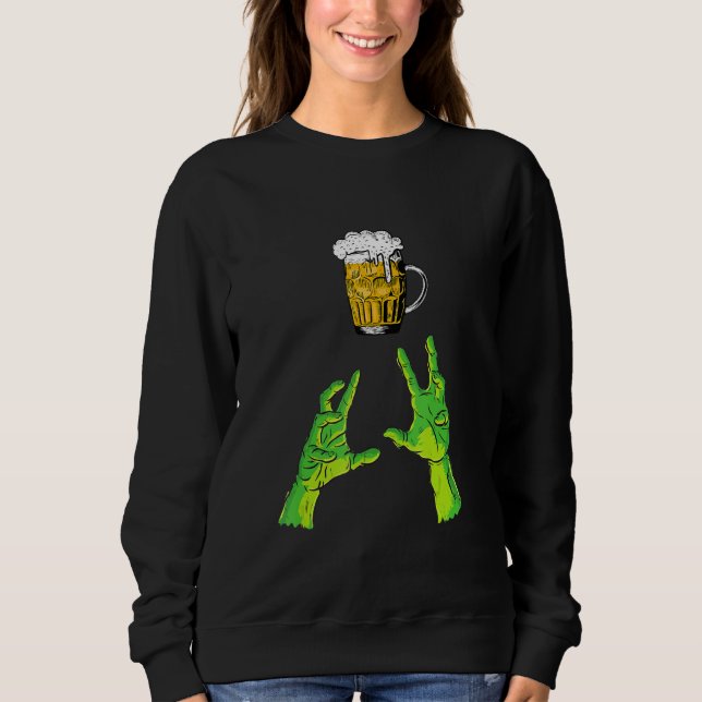 Zombie Hands Reaching for Beer Halloween Costume T Shirt (Framsida)