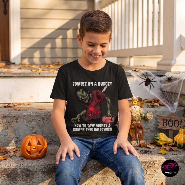 Zombie på budgethalloween t shirt (Apparently budgeting starts young. 🧟‍♂️💸)