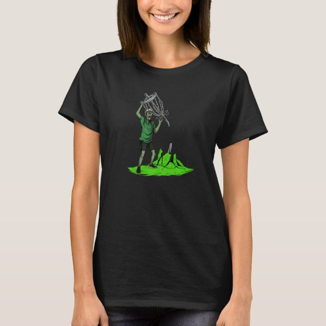 Zombie Pulling Basket Out Of Ground Zombie Disc Go T Shirt (Framsida)