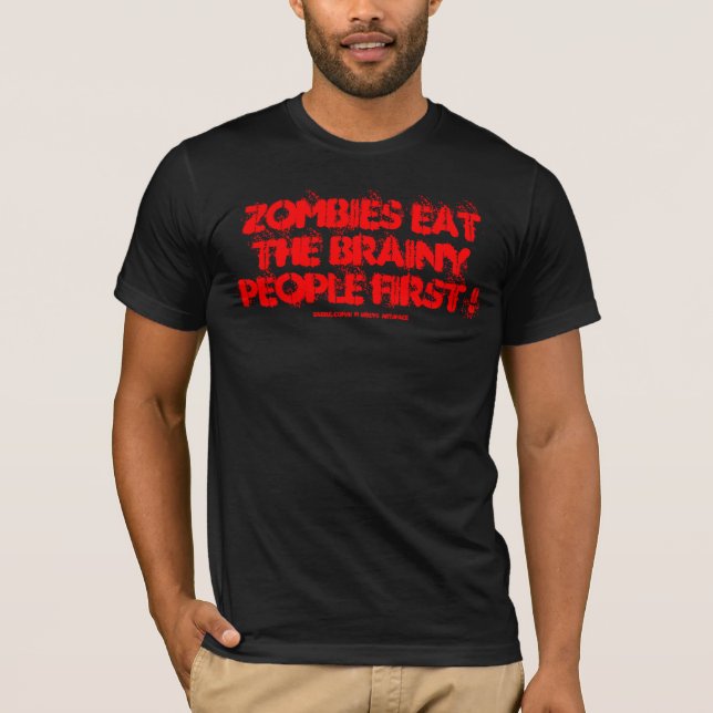 ZOMBIES ÄTER DE SMARTA MÄNNISKORNA FÖRST! T-SHIRT (Framsida)