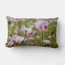 Zomers veld met  lila bloemen in bloei. lumbarkudde