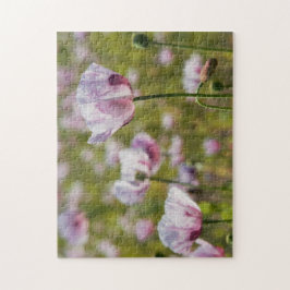 Zomers veld met  lila bloemen in bloei. pussel