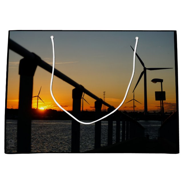 Zonsondergang met windmolen, Rustgevend relaxt. (Framsidan)