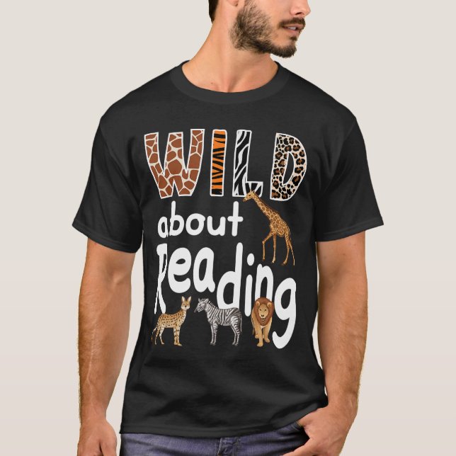 Zoo Animals Wild About Reading Books Reader Lover  T Shirt (Framsida)