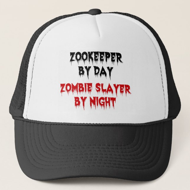 Zookeeper by Day Zombie Sayer by Natt Truckerkeps (Framsida)