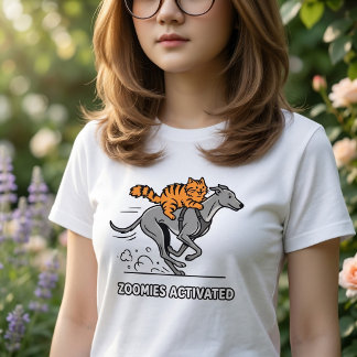 Zoomies Aktiverad Katt Ridande På En Hund T Shirt