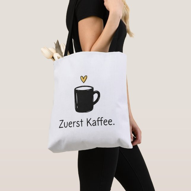 Zuerst Kaffee Black Mug Cute Heart Tygkasse (Närbild)