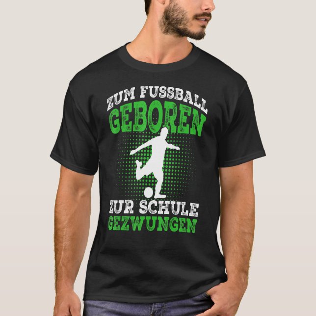 Zum Fussball Geboren Football Footballer T Shirt (Framsida)